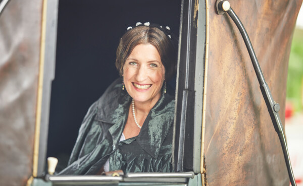 Kaiserin-Augusta Darstellerin in einer Kutsche © Koblenz-Touristik GmbH, Picture Colada Kaiserin-Augusta Darstellerin in einer Kutsche © Koblenz-Touristik GmbH, Picture Colada