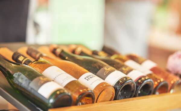 Weinflaschen in Auslage © Koblenz-Touristik GmbH, Picture Colada Weinflaschen in Auslage © Koblenz-Touristik GmbH, Picture Colada