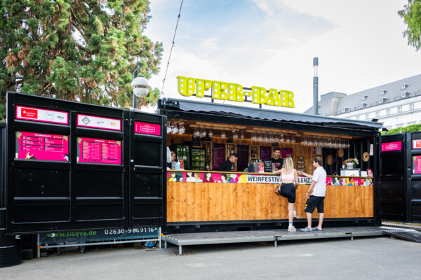 Ufer-Bar an den Schlossstufen Koblenz © Koblenz-Touristik GmbH, Kai Myller Ufer-Bar an den Schlossstufen Koblenz © Koblenz-Touristik GmbH, Kai Myller