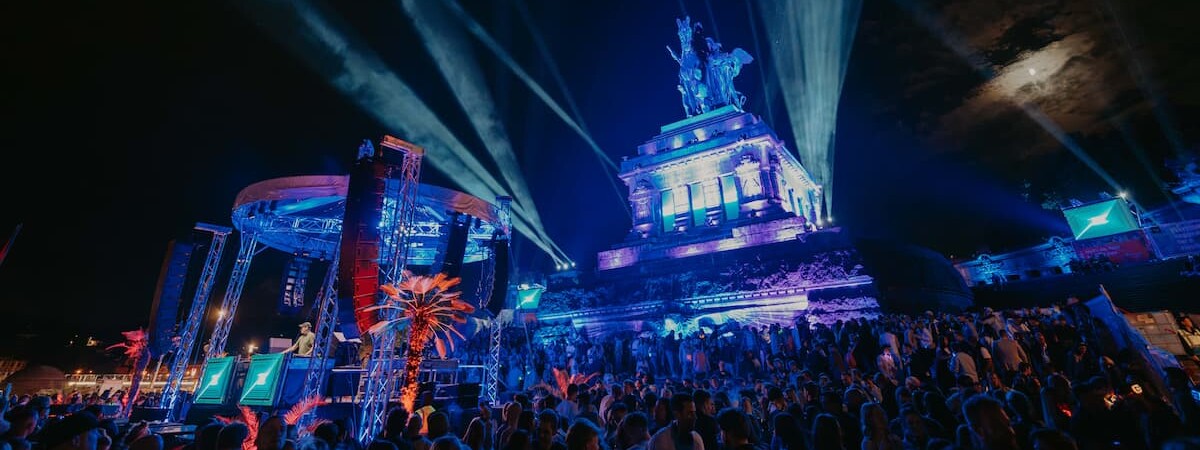 Electronic Wine 2024 Kaiser Wilhelm Denkmal am Deutschen Eck © Koblenz-Touristik GmbH, Janko.Media Das Kaiser Wilhelm Denkmal am Deutschen Eck beleuchtet von der Veranstaltung Electronic Wine. © Koblenz-Touristik GmbH, Janko.Media