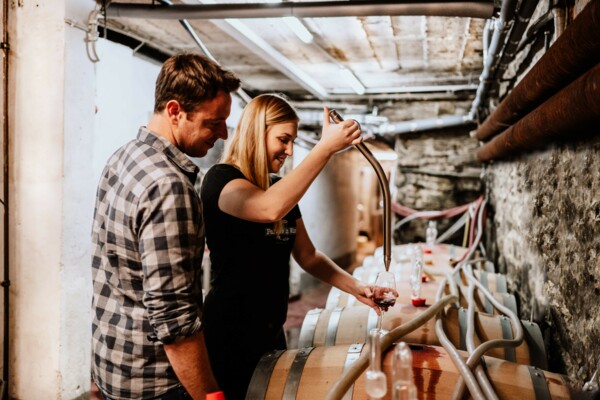 Weingut Oliver Schell_(c)_Weingut Oliver Schell.jpg © Wein wird geprüft in Weingut Oliver Schell ©