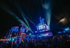 Electronic Wine © Koblenz-Touristik GmbH, Janko.Media Das Kaiser Wilhelm Denkmal am Deutschen Eck beleuchtet von der Veranstaltung Electronic Wine. © Koblenz-Touristik GmbH, Janko.Media