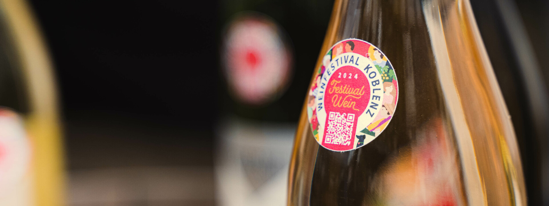 Festivalwein Aufkleber 2024, Weinfestival Koblenz © Koblenz-Touristik GmbH, Gabriel Volkovic Festivalwein Aufkleber 2024, Weinfestival Koblenz © Koblenz-Touristik GmbH, Gabriel Volkovic
